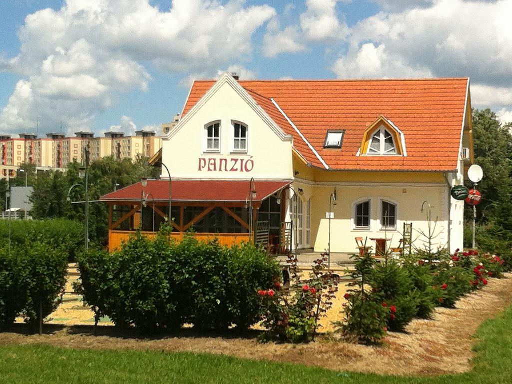 Golf Etterem Es Panzio 호텔 캐스포바 외부 사진